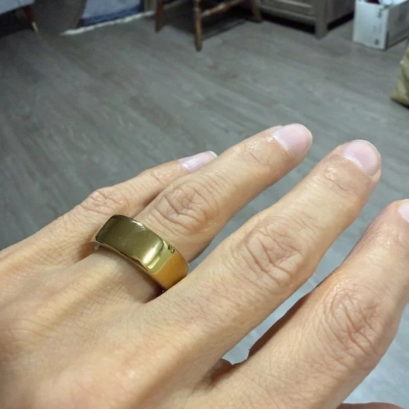 Siz7 Oura Gold Health Ring. Size 7 New With Tag Comes In Original Box. - Picture 4 of 10